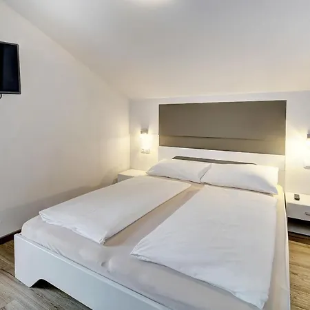 Lorivita Residenz Apartamento *